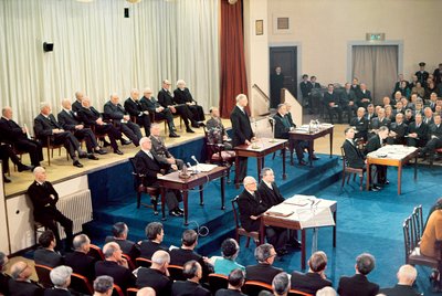 Il Presidente Eamon de Valera che si rivolge al Dail nella Mansion House di Dublino per il 50° anniversario della riunione inaugurale del Dail il 21 gennaio 1919, 1969 da Irish Photographer